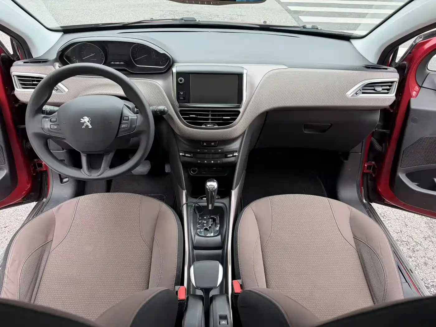 Peugeot 2008 2014 1.6L Automatic Fashion Edition фото 17
