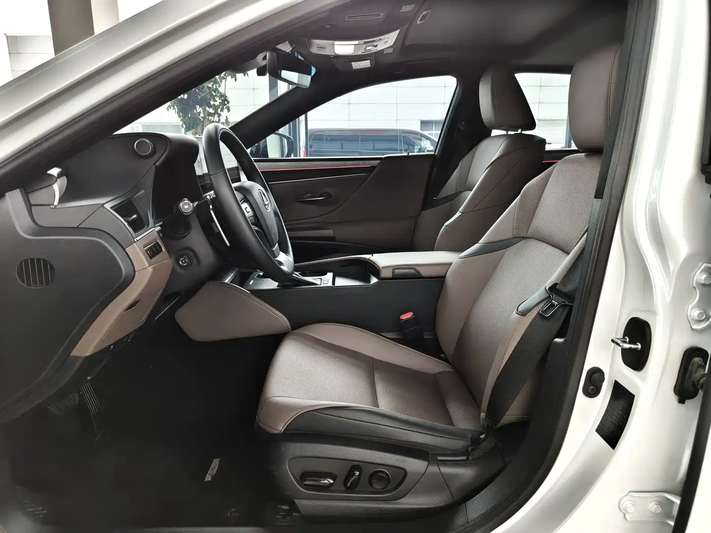 Lexus ES 2026 2025 300h Ultimate Edition