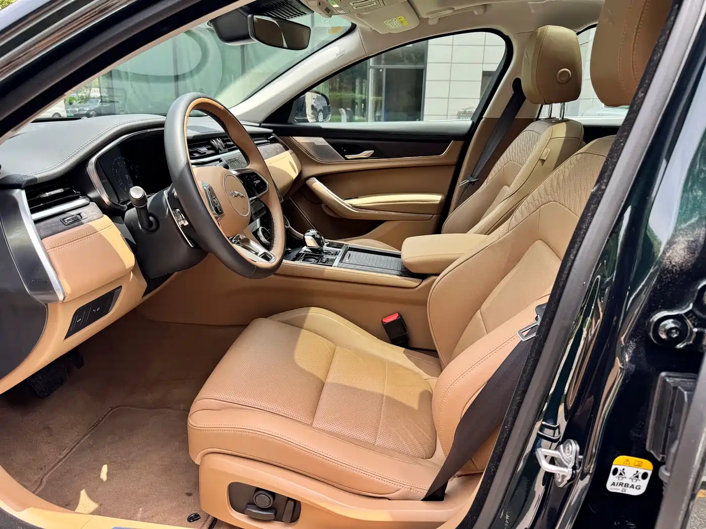 Jaguar XFL 2025 2025 2.0T P250 FWD Luxury Edition