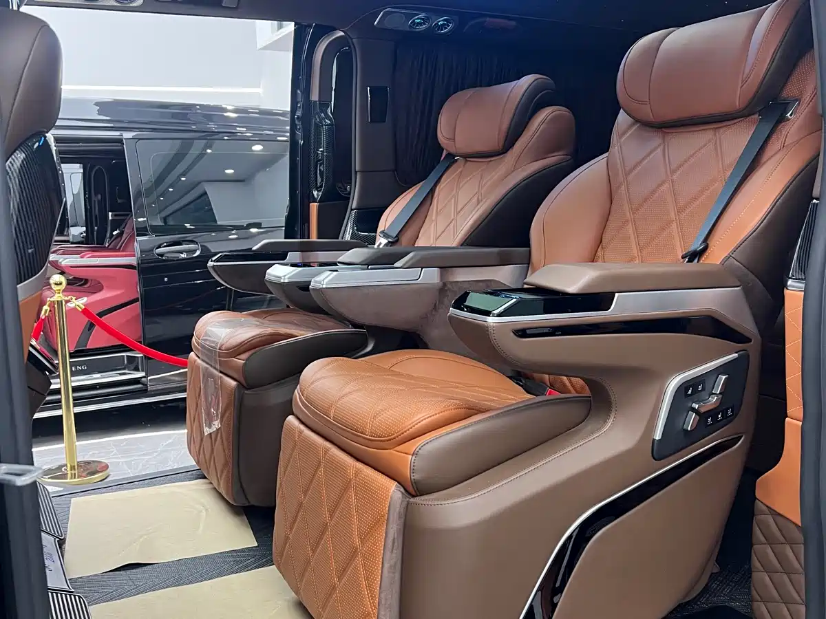 Mercedes-Benz V-Class 2024 V 300 L Long Wheelbase Premium фото 11