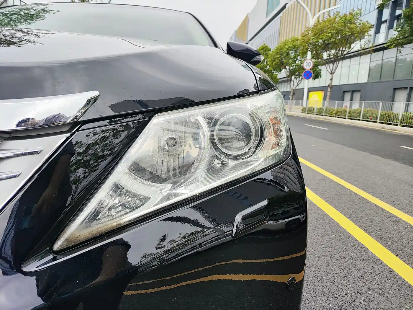 Toyota Camry 2012 2.5V Premium Navigation Edition фото 16