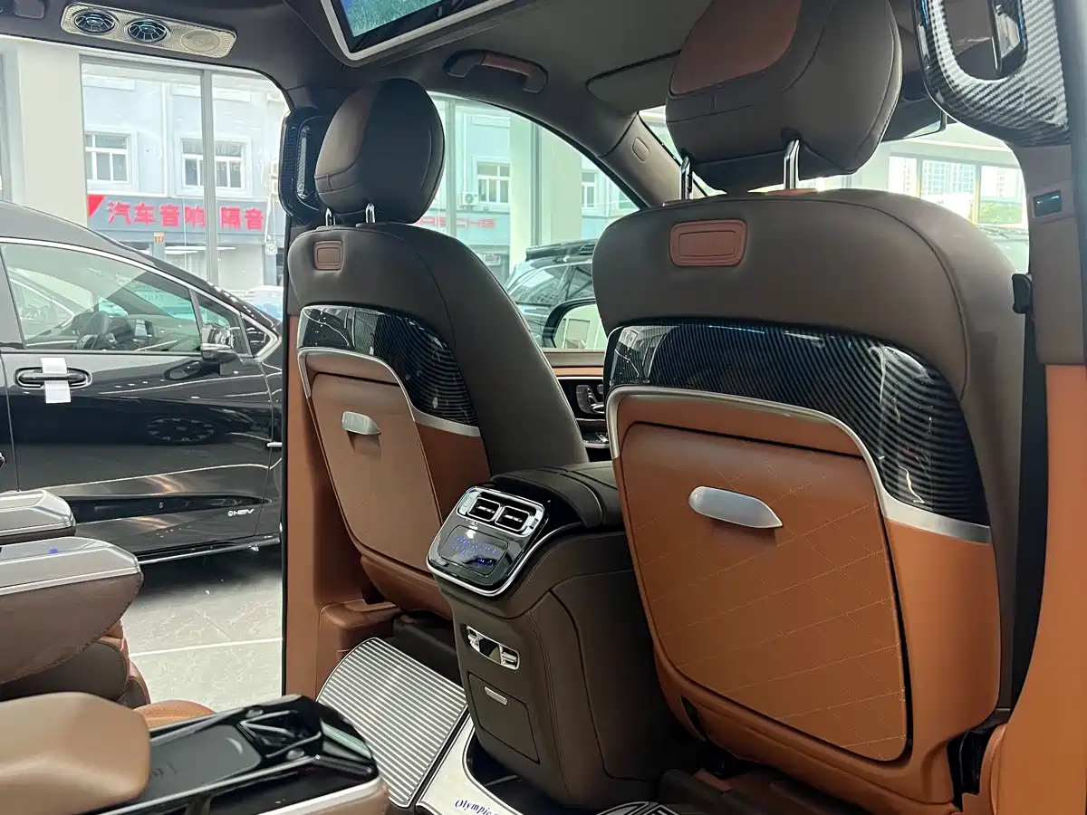 Mercedes-Benz V-Class 2024 V 300 L Long Wheelbase Premium фото 9