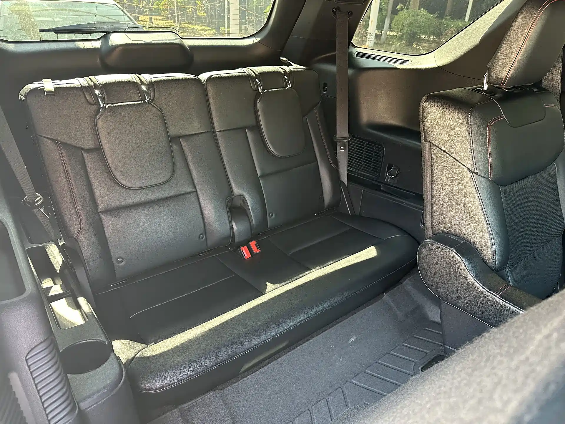 Фото 28 - Ford Explorer
