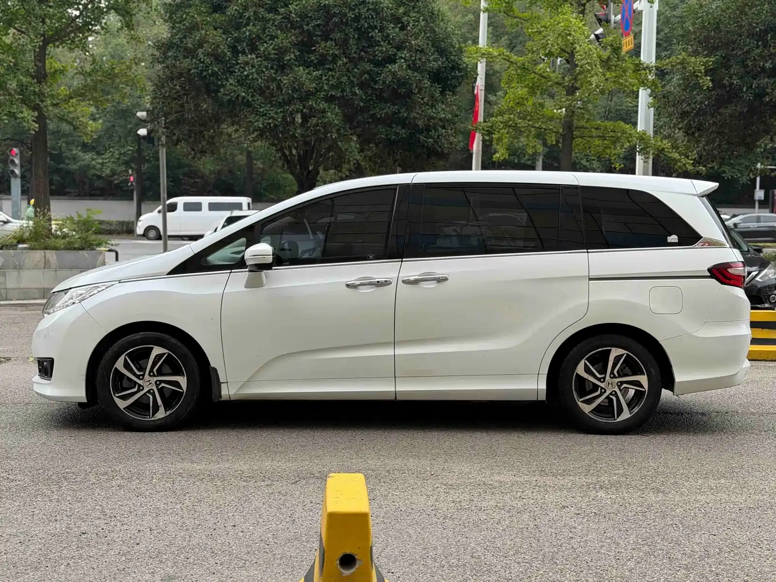 Photo 4 - Honda Odyssey