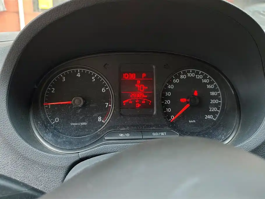 Volkswagen Polo 2013 1.4L Automatic Comfort Edition фото 14