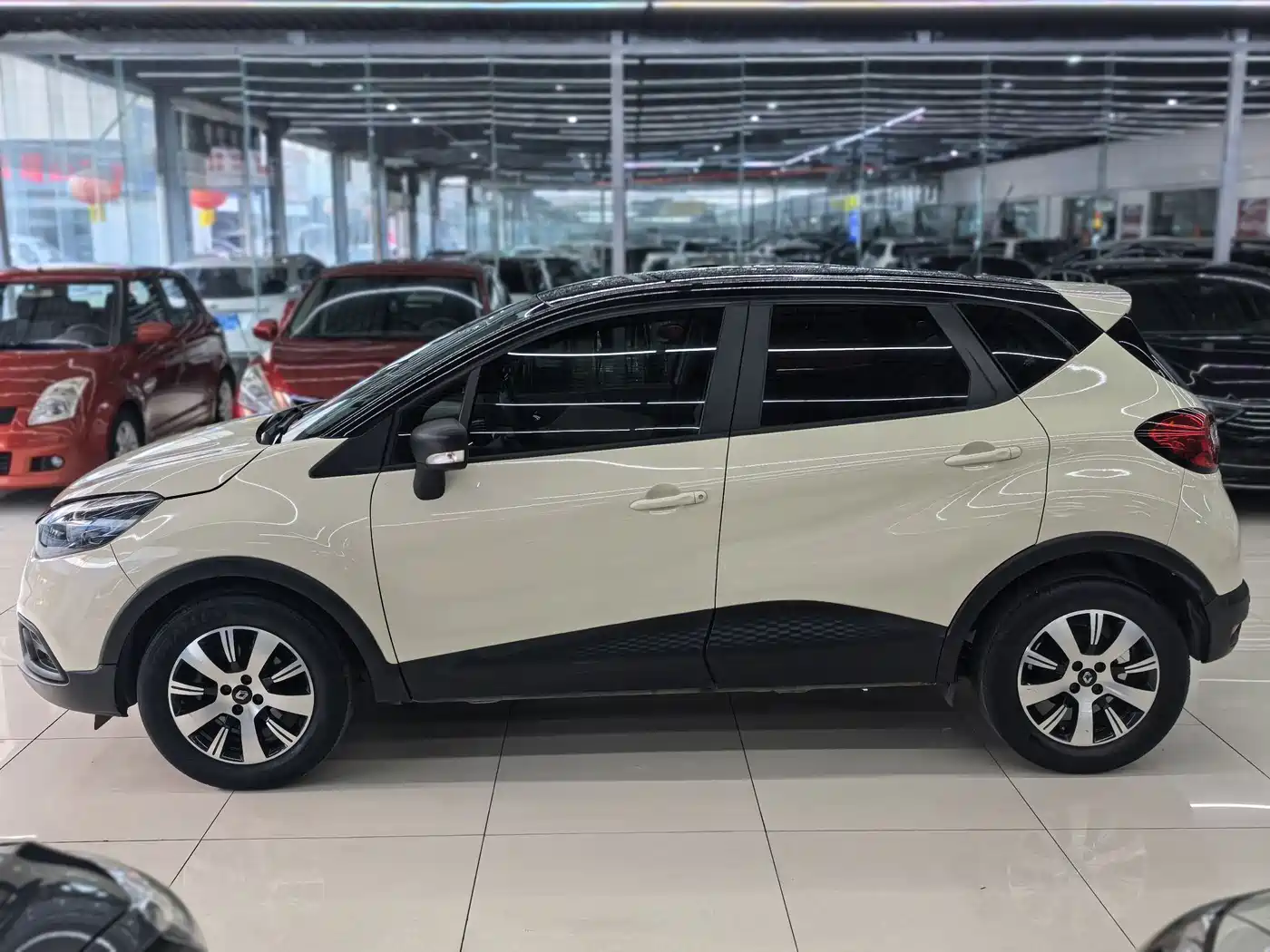 Renault Captur 2015 2015 Model 1.2T Automatic Standard Edition