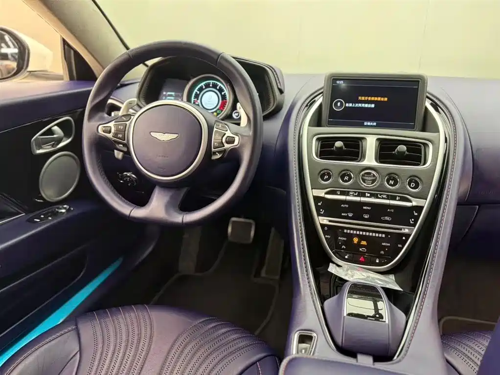 Фото 7 - Aston Martin DB11