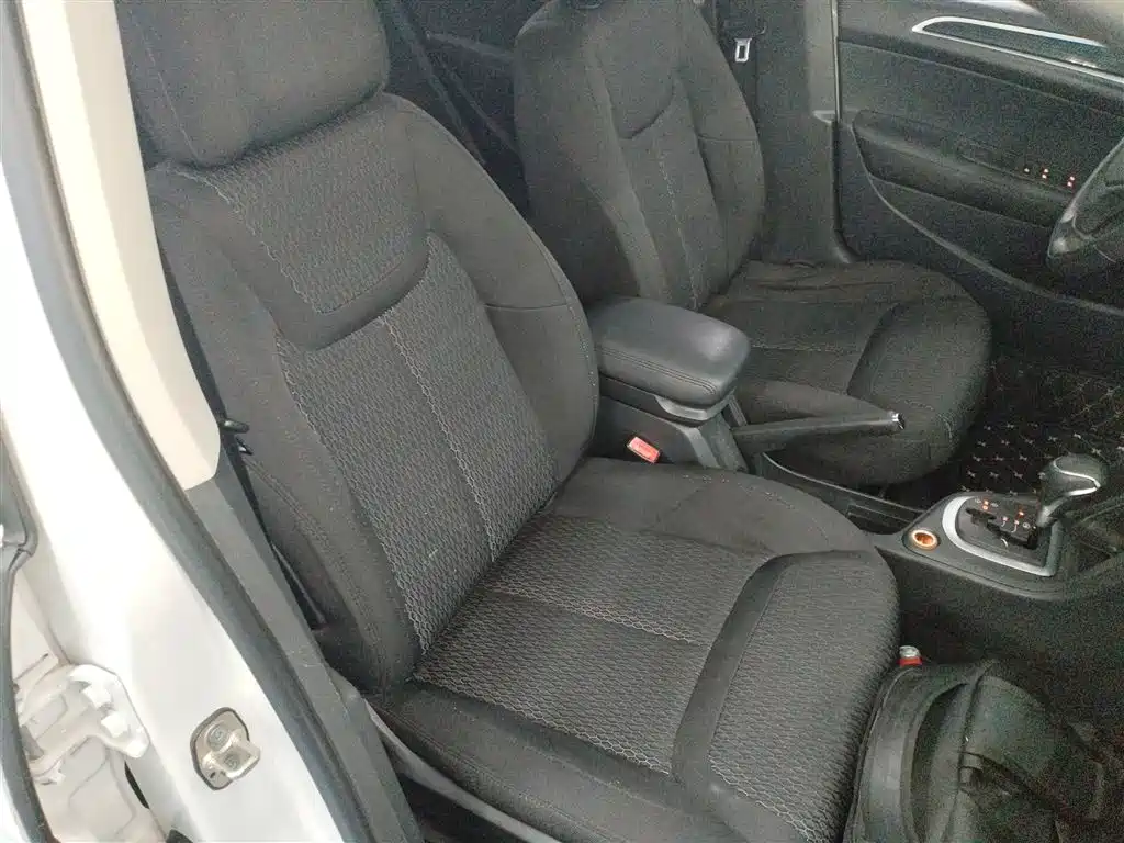 Peugeot 308 2014 Model Joy Edition Classic 1.6L Automatic Trend Style фото 25