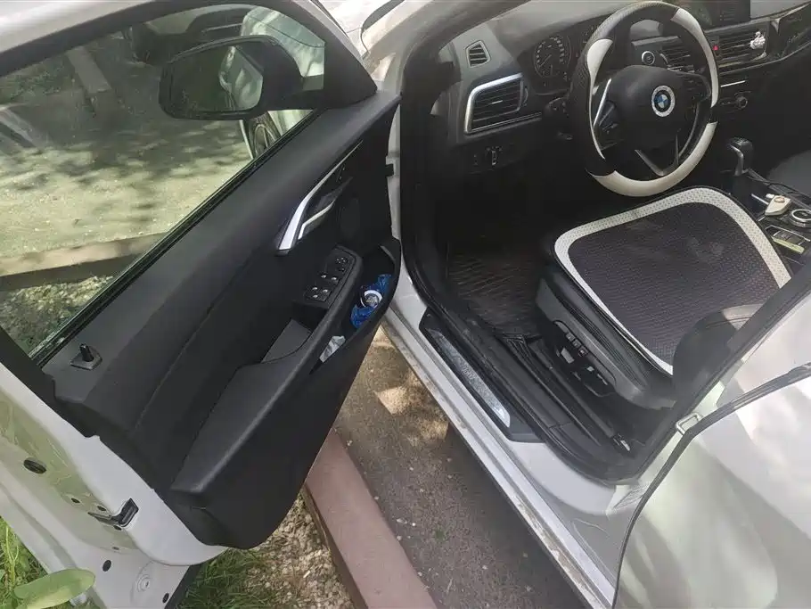 BMW 1 Series 2018 118i Sport Edition фото 7