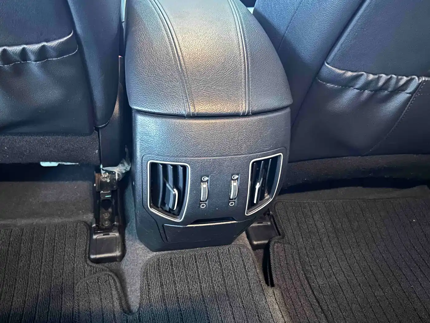 Hyundai Sonata 2014 2.0L Automatic Luxury фото 14