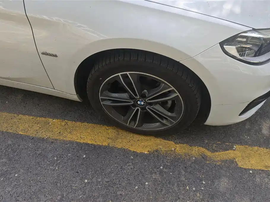 BMW 1 Series 2018 118i Sport Edition фото 6