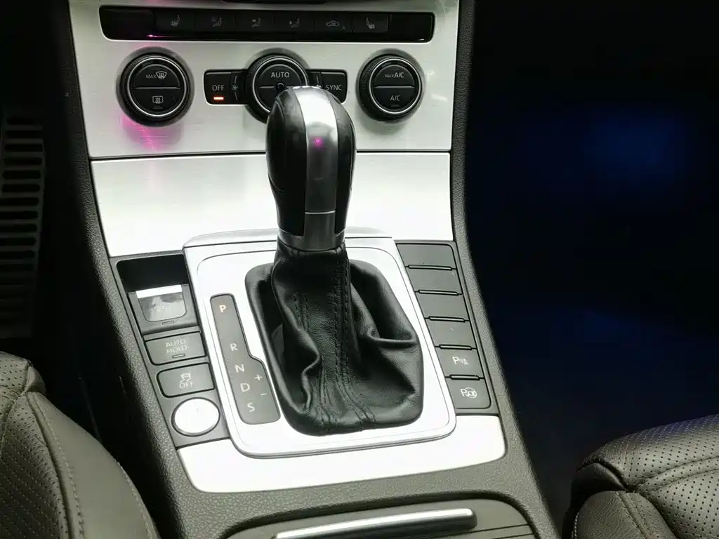 Volkswagen FAW-Volkswagen CC 2018 2.0TSI Luxury фото 13