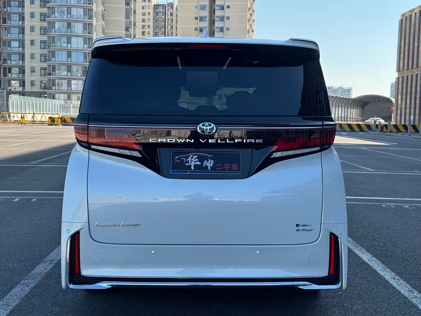 Toyota Vellfire 2024 Crown Hybrid 2.5L Executive Premium Edition фото 21
