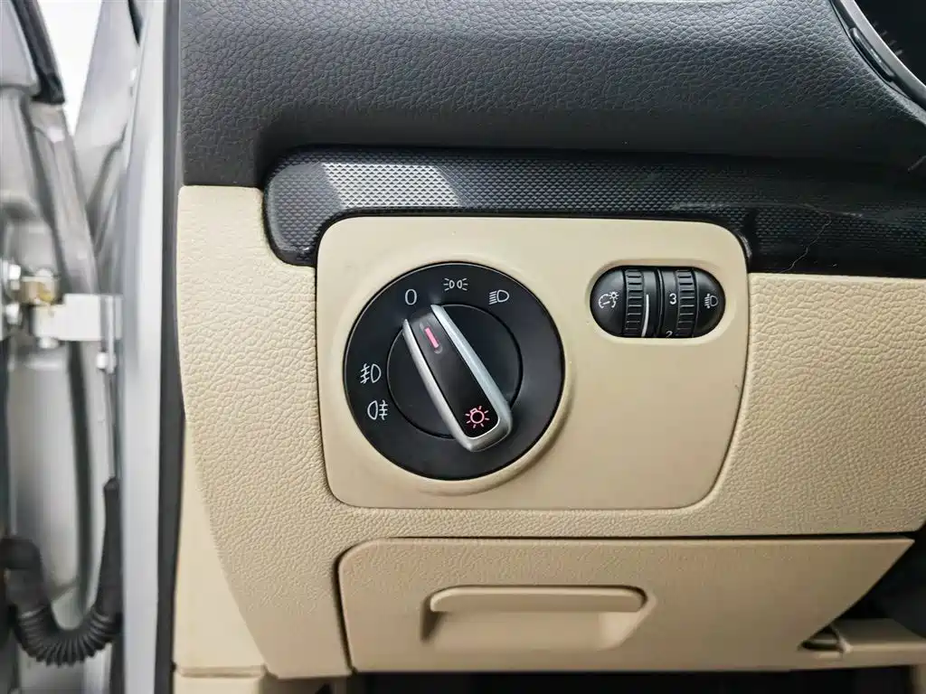Volkswagen Golf 2012 1.6 Automatic Comfort Type фото 21