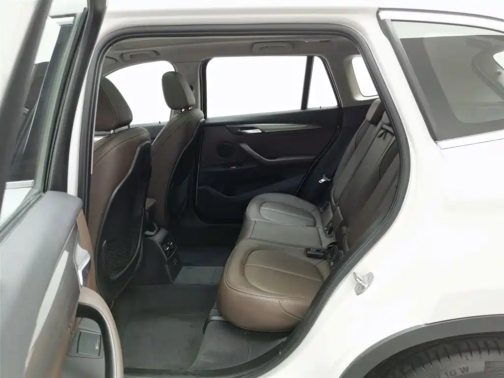 BMW X1 2019 sDrive18Li Premium Model фото 15