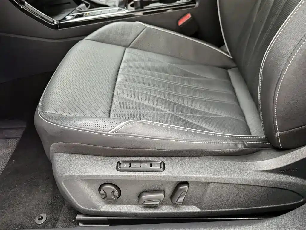 Volkswagen Passat 2023 Facelift 380TSI Luxury Edition фото 20