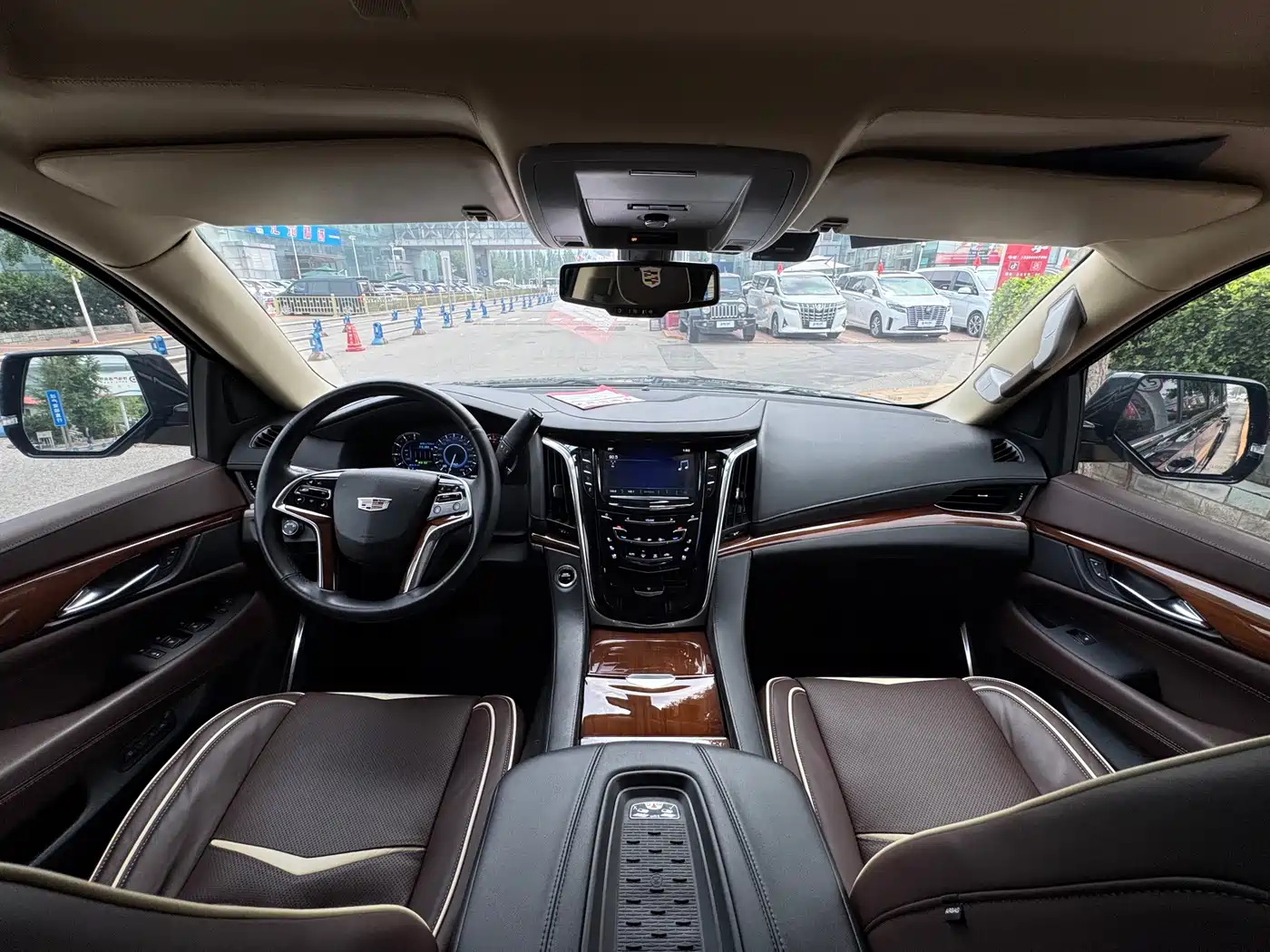 Cadillac Escalade 2017 6.2L ESV Platinum Extended фото 9