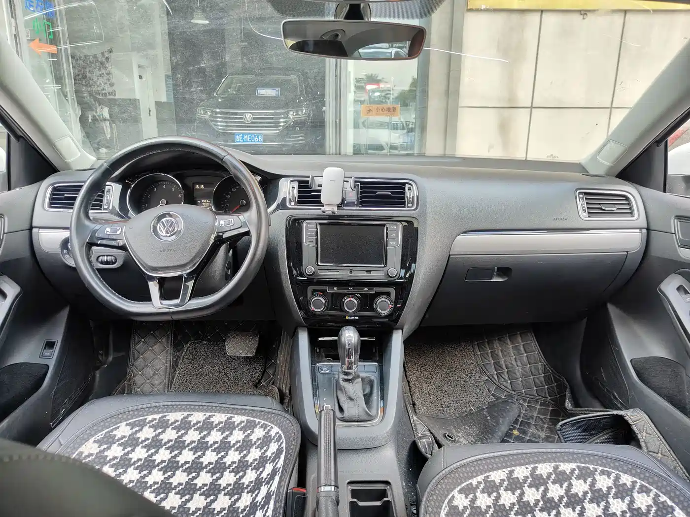 Volkswagen Sagitar 2018 1.6L Automatic Comfort фото 6