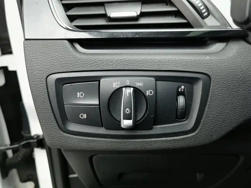 BMW X1 2018 sDrive20Li Leading Model фото 21