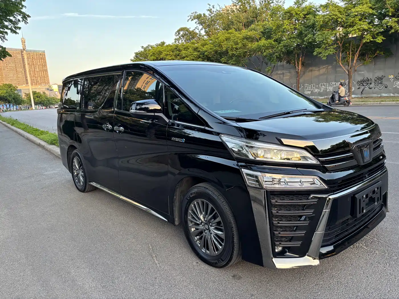 Toyota Vellfire 2023 Crown Hybrid 2.5L HV Ultimate фото 3