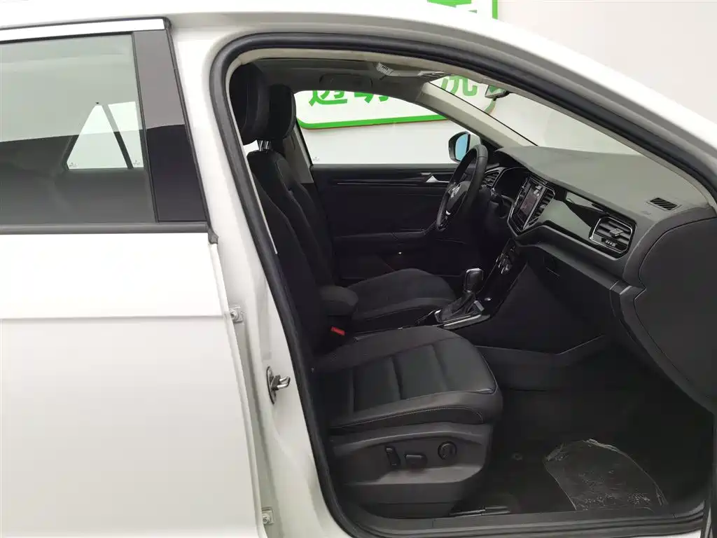 Volkswagen T-ROC 2019 280TSI DSG 2WD Comfort Version China VI фото 23