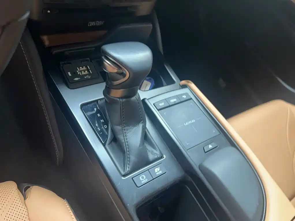 Lexus ES 2021 300h Executive Edition фото 10