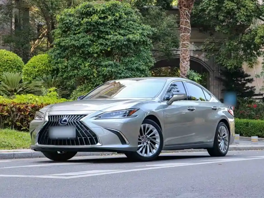 Lexus ES 2021 300h Executive Edition фото 8