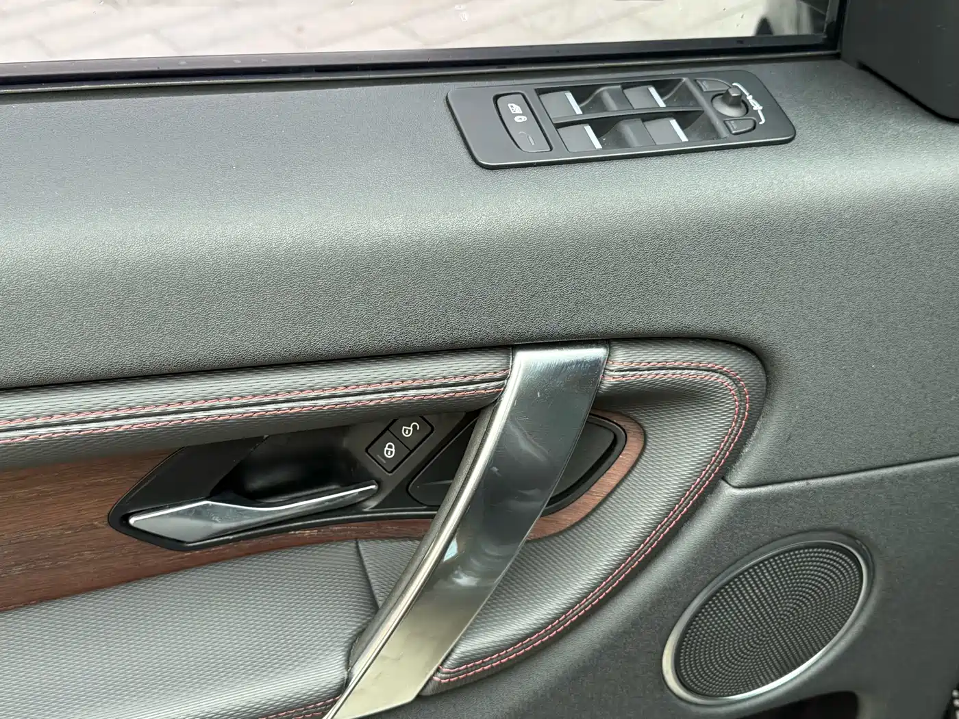 LAND ROVER DISCOVER SPORTS