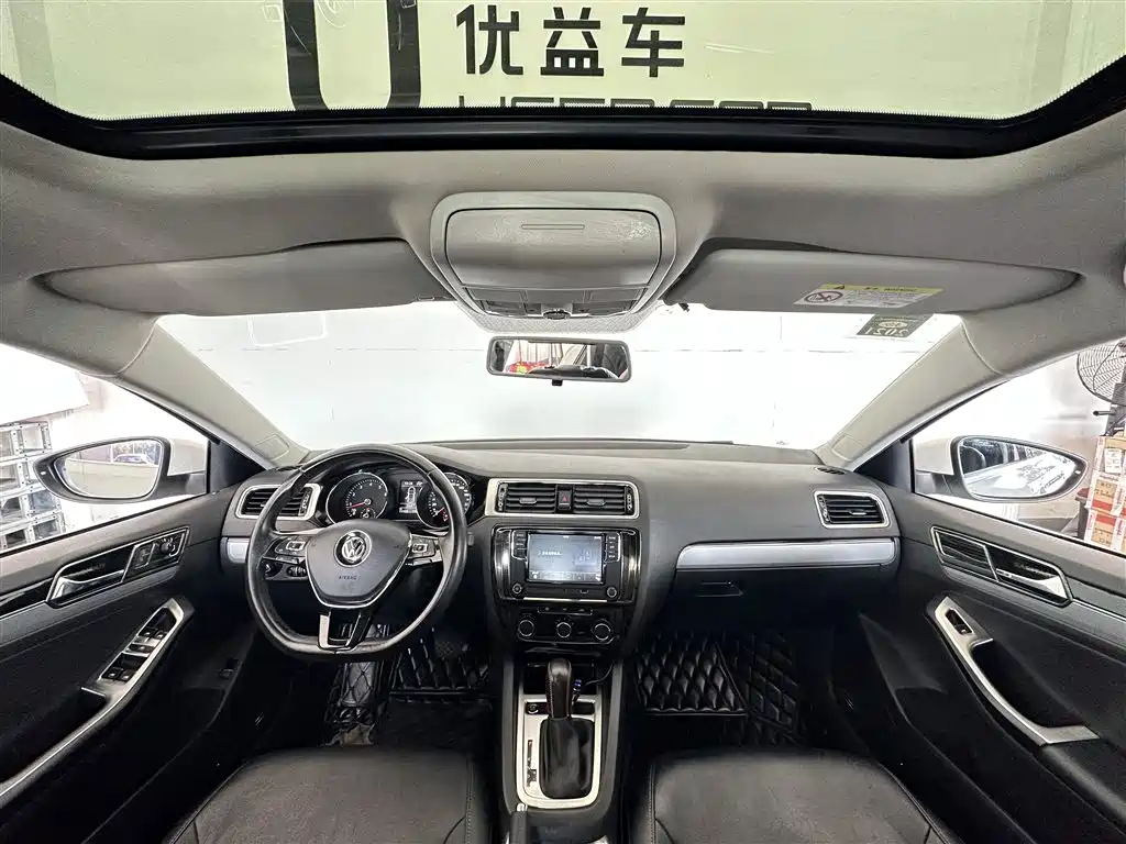 Volkswagen Sagitar 2018 280TSI DSG Spark Edition фото 6