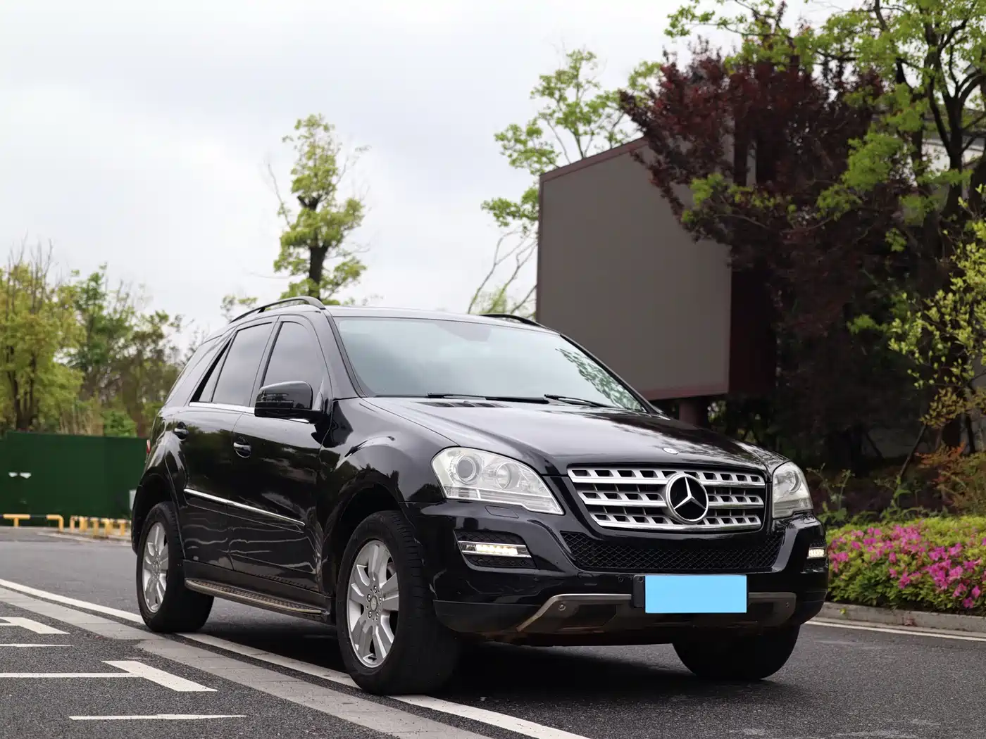 Mercedes-Benz M-Class 2010 ML 300 4MATIC фото 2