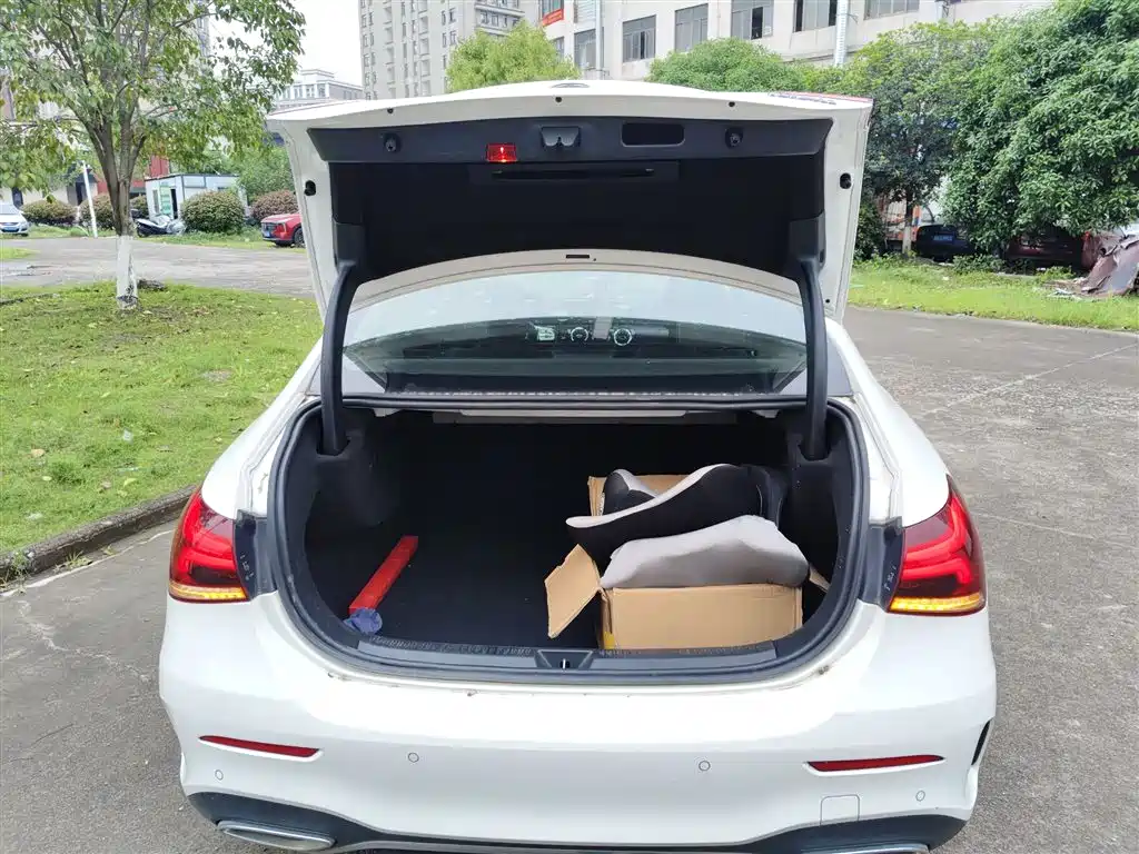 Mercedes-Benz A-Class 2019 Facelift A 200 L Sports Sedan фото 18