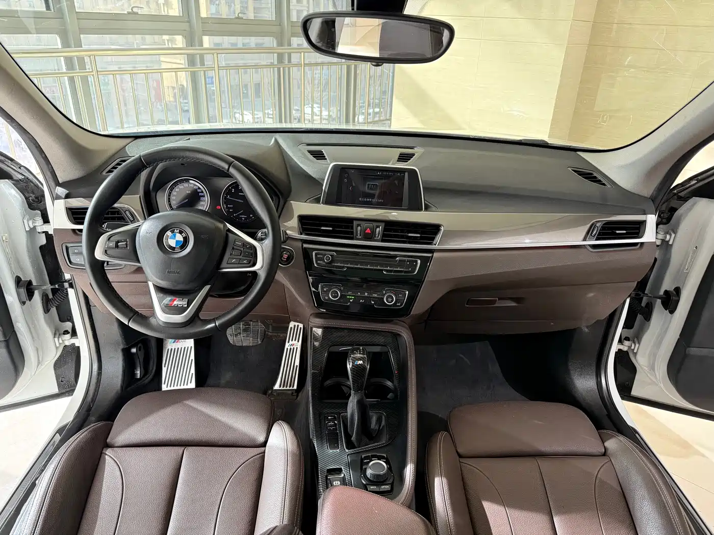 BMW X1 2019 sDrive18Li Premium Model фото 7