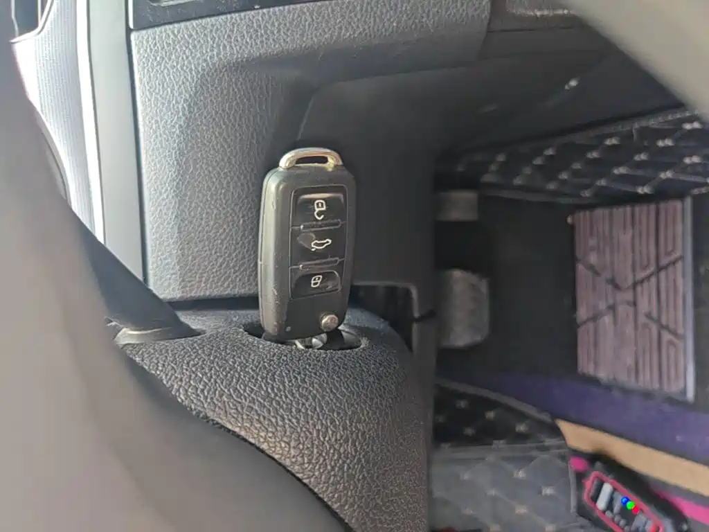 VOLKSWAGEN BORA