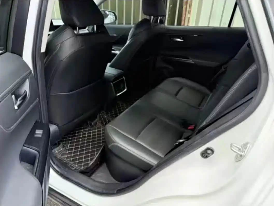 Toyota Venza 2023 2.5L Smart Hybrid FWD Premium фото 3