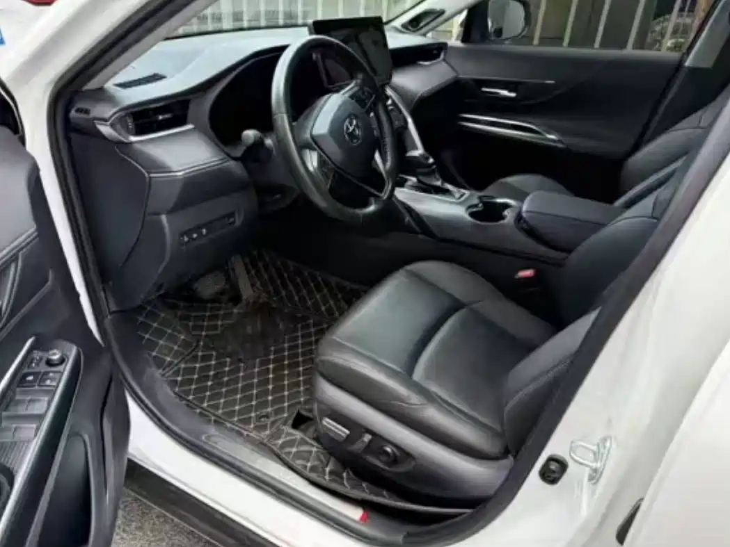 Toyota Venza 2023 2.5L Smart Hybrid FWD Premium фото 2