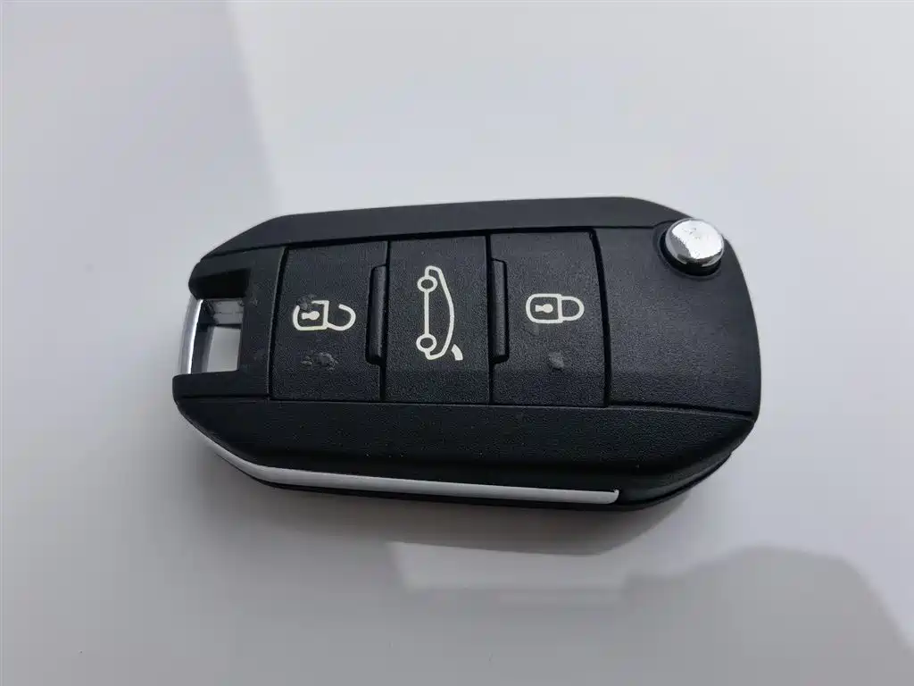 Peugeot 2008 2014 1.6L Automatic Trend Edition фото 19