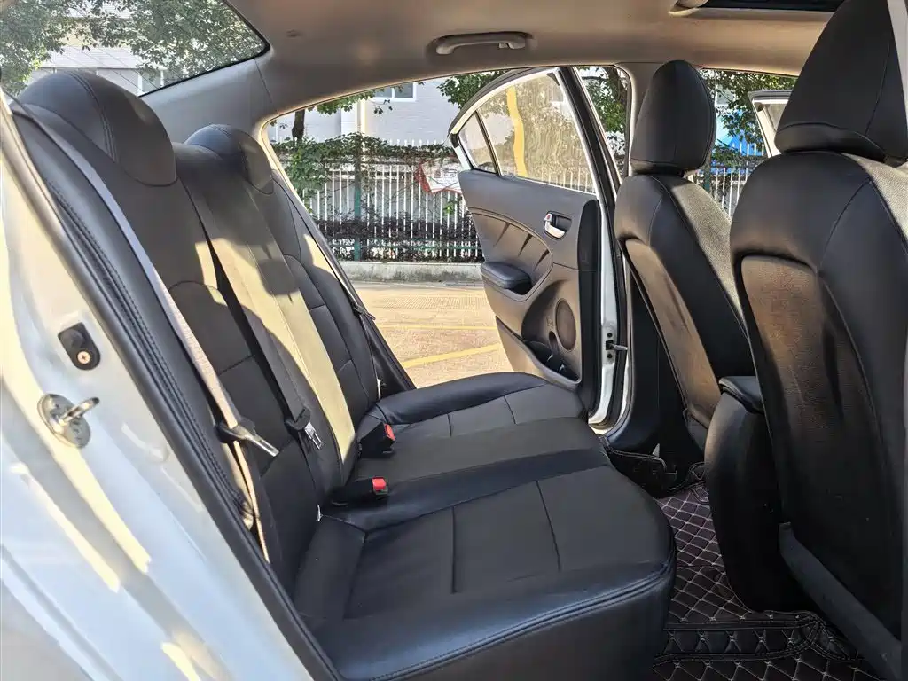 Kia K3 2016 1.6L Automatic GLS фото 9