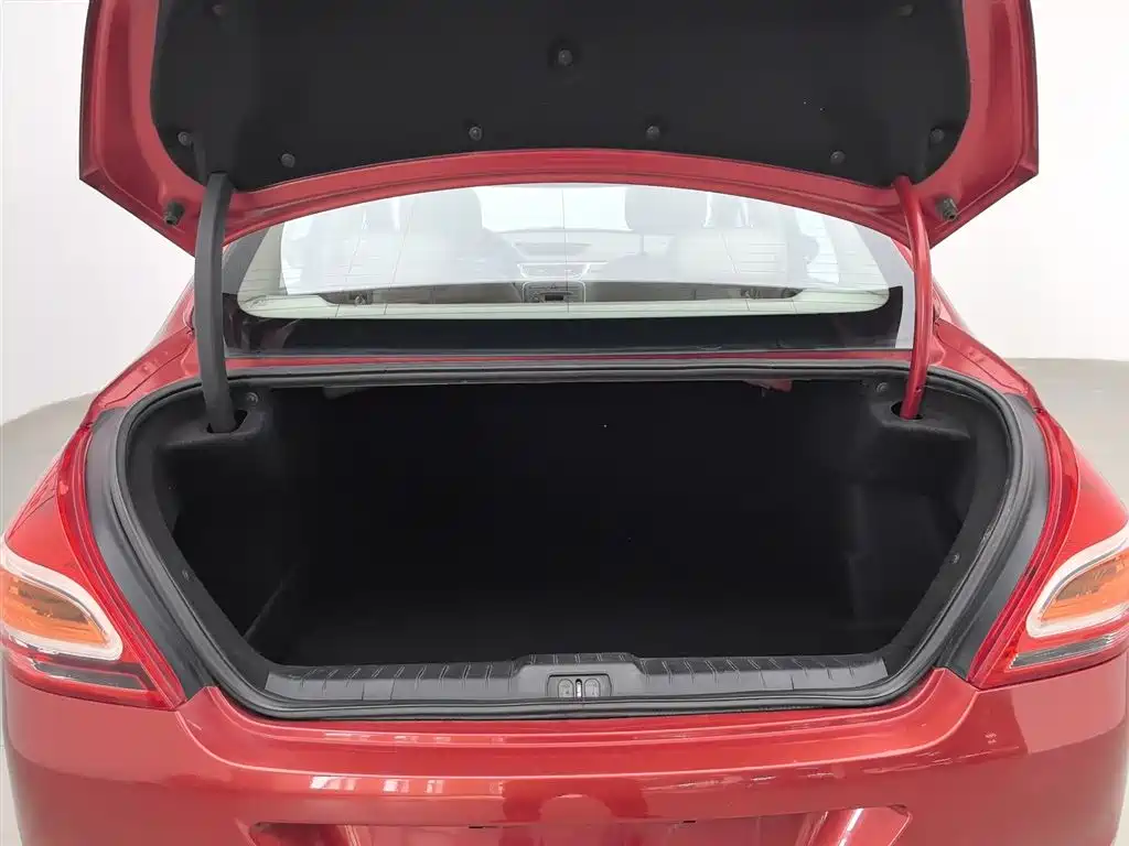 Peugeot 308 2013 Model 1.6L Manual Superior Style фото 16
