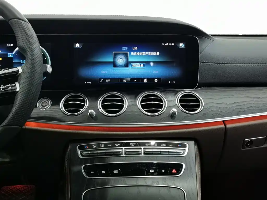 Mercedes-Benz E-Class New Energy 2022 Facelift E 350 e L Plug-in Hybrid Sport Sedan фото 12