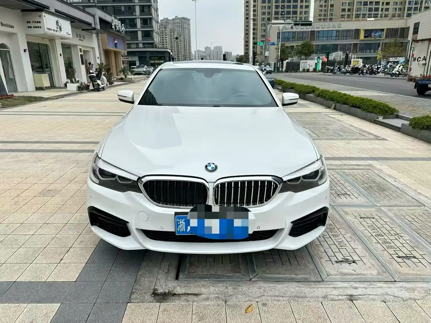 BMW 5 Series 2019 525Li M Sport Package фото 3