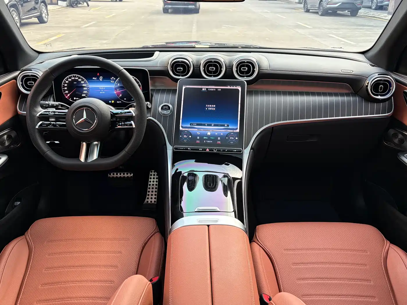 Mercedes-Benz GLC 2023 GLC 300 L 4MATIC Luxury 7-Seater фото 9
