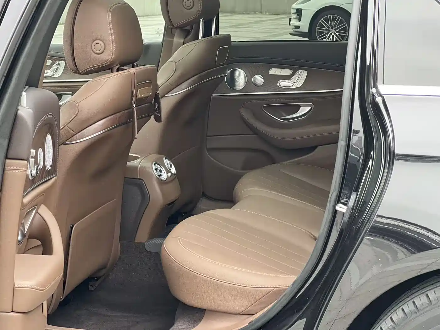 Mercedes-Benz E-Class 2020 E 300 L Luxury Model фото 9