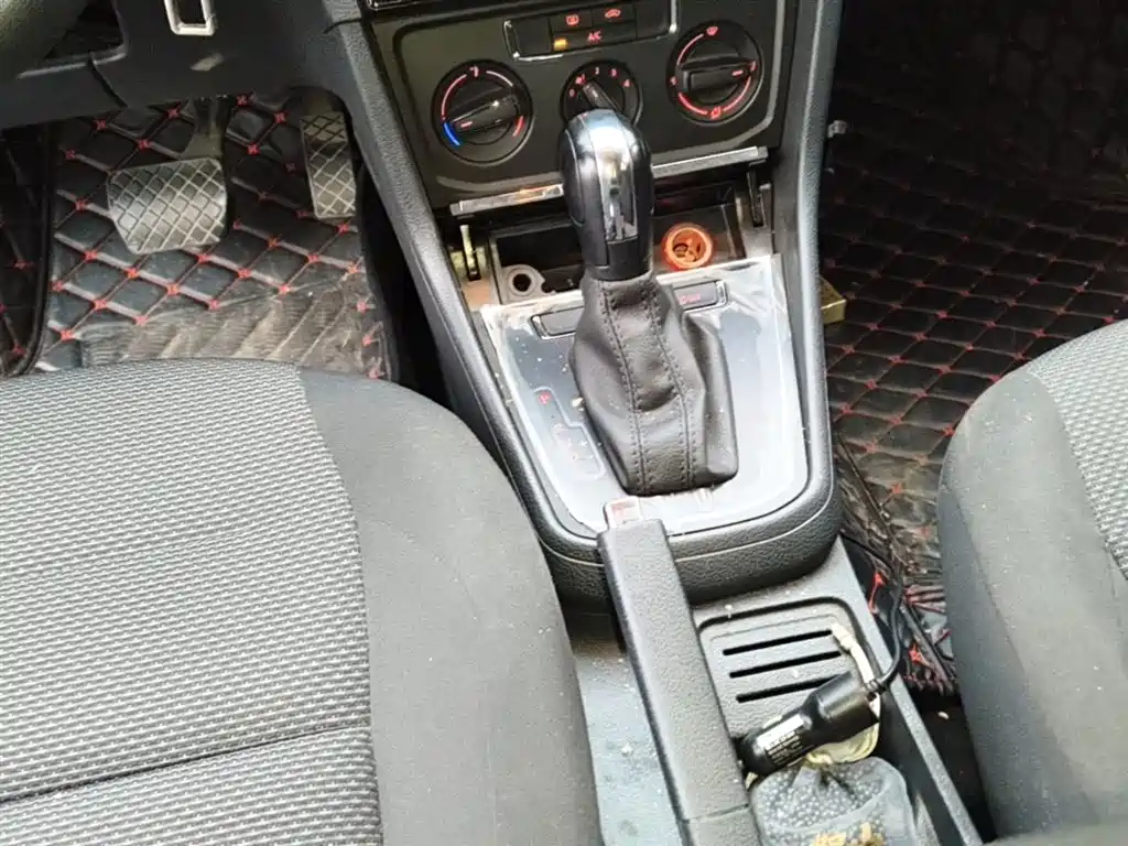 Volkswagen Bora 2018 1.5L Automatic Fashion фото 14