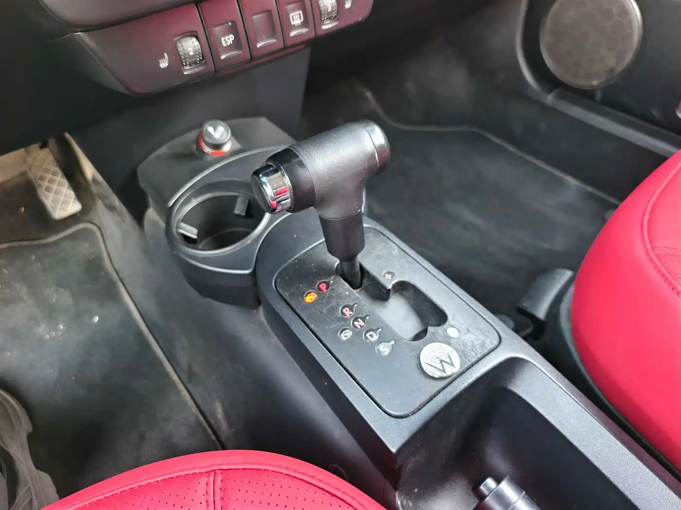Volkswagen Beetle 2010 1.8T BlackOrange Luxury Edition фото 9