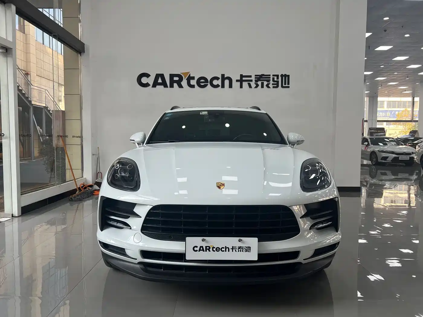 Porsche Macan 2018 Macan 2.0T фото 2