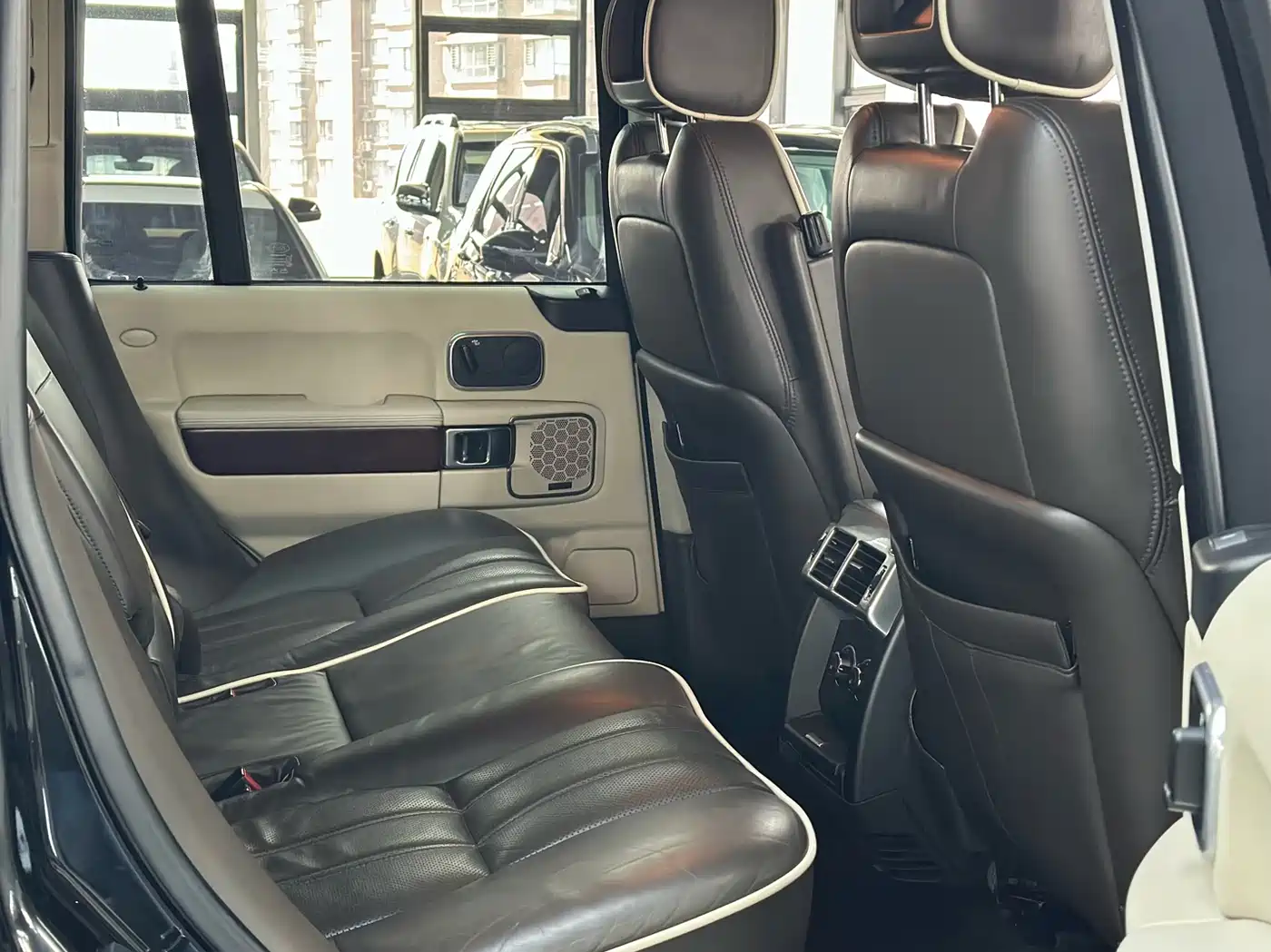 Land Rover Range Rover 2011 5.0 SC V8 фото 10