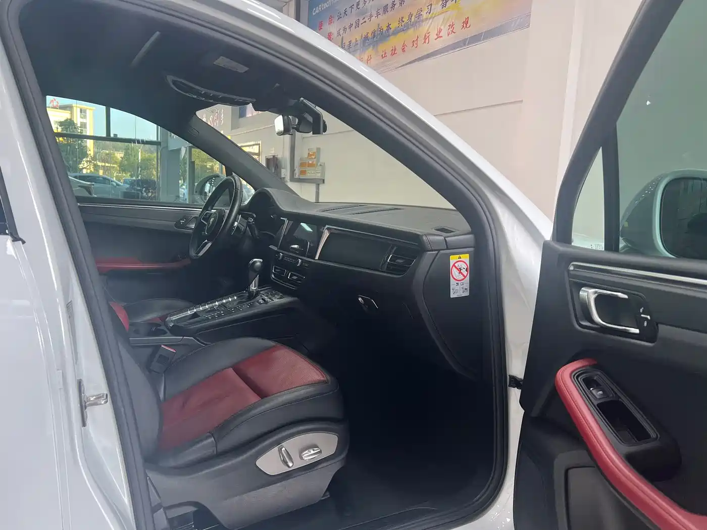 Porsche Macan 2018 Macan 2.0T фото 3