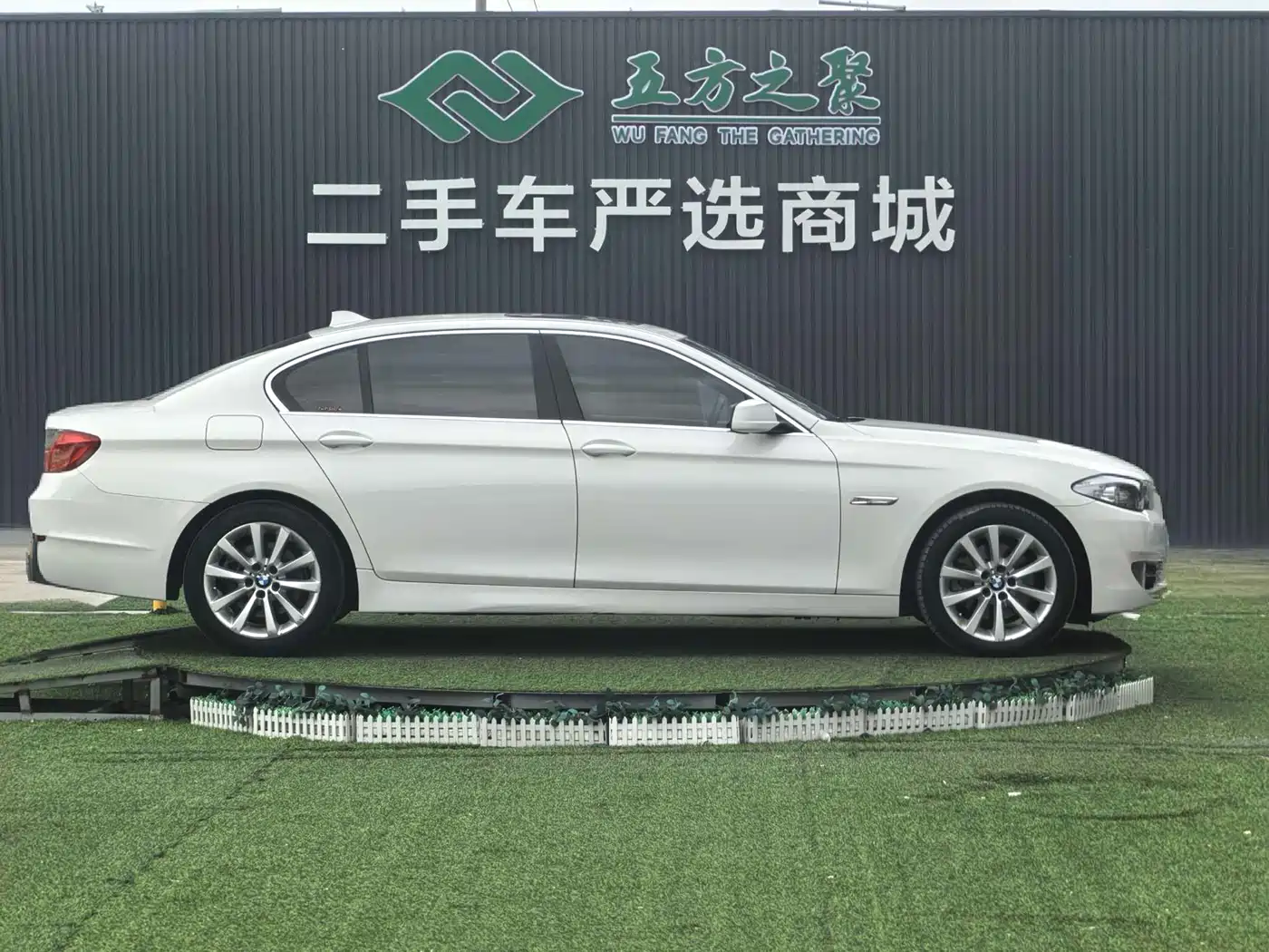 BMW 5 Series 2013 530Li Leadership фото 4