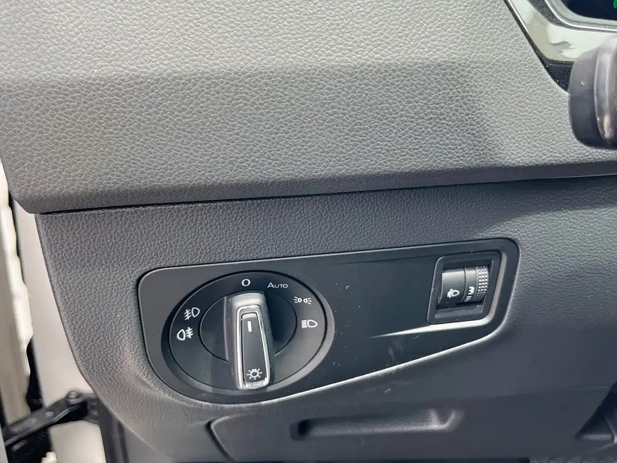 Volkswagen Tiguan L 2021 330TSI Automatic 2WD Smart фото 21
