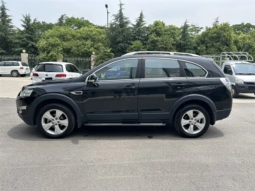 Chevrolet Captiva (Import) 2011 Model 2.4 AT 7-Seater Luxury Navigation Edition фото 3